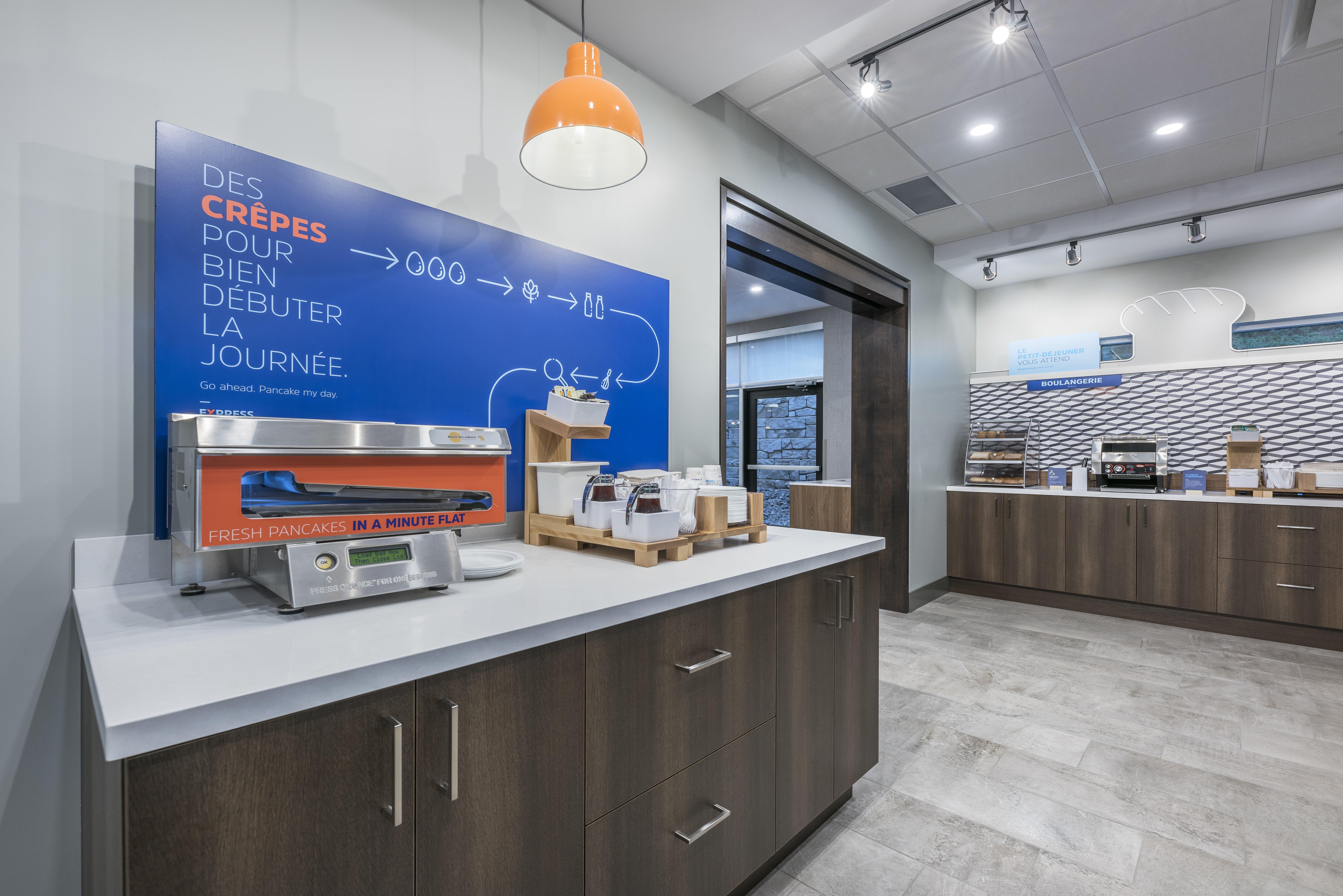 Holiday Inn Express & Suites Moncton By Ihg Exterior foto